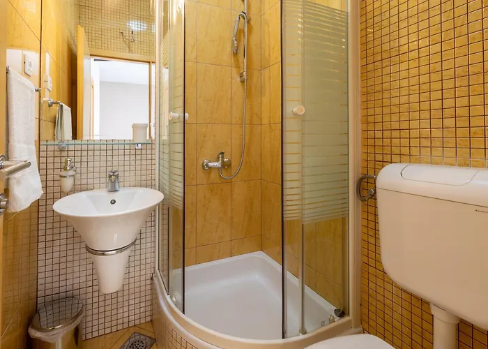 Apartment With Parking Space - 6632 Makarska