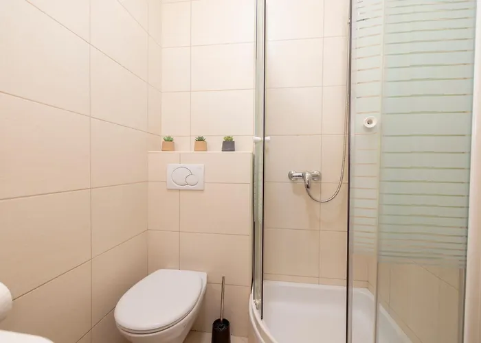 Apartment With Parking Space - 6632 *