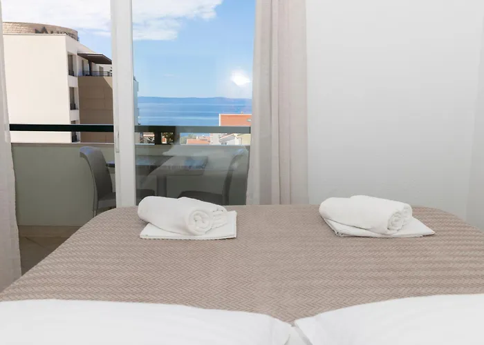 Apartment With Parking Space - 6632 *